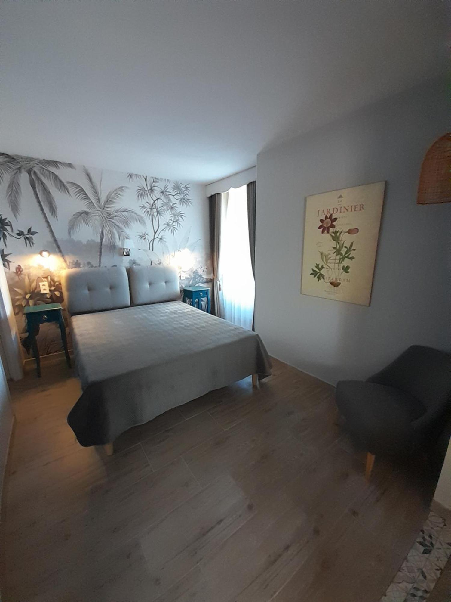 B&B Manoir De La Fabregues Estaing  Rom bilde